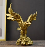 Estátua Decoração Águia - Casa Caneca - Dourada Caçando